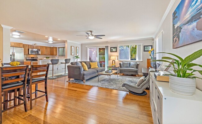Building Photo - Unfurnished Townhome with Garage, 3 bedroo...