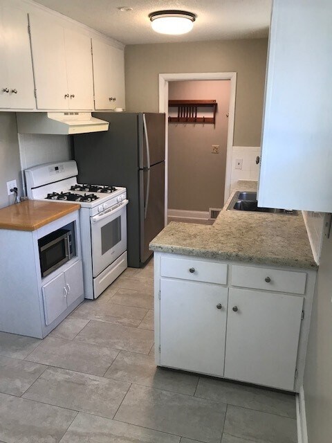 Building Photo - 4219 Valley View Rd