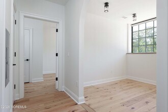 Building Photo - 179 Chelsea Ave