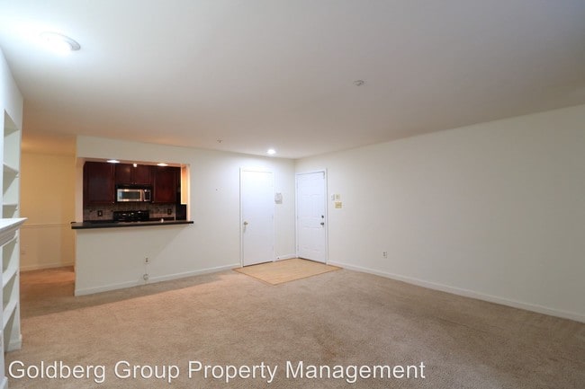 Building Photo - 3307 Sir Thomas Dr