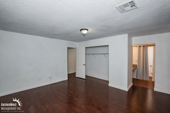 Foto del edificio - Charming 3Bdm 2Ba Home with Large Yard & 2-Car Garage in Central Las Vegas!