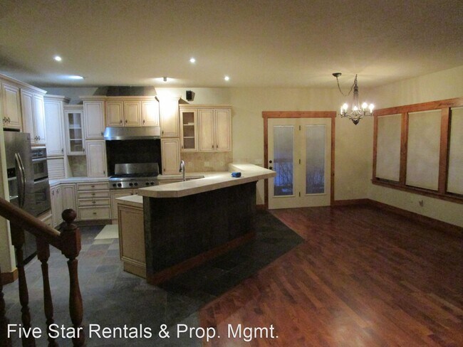 Building Photo - 3 br, 3 bath House - 244  Pine Valley Court