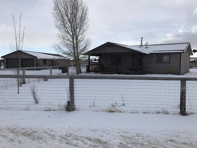 Building Photo - 17 Granite Ln
