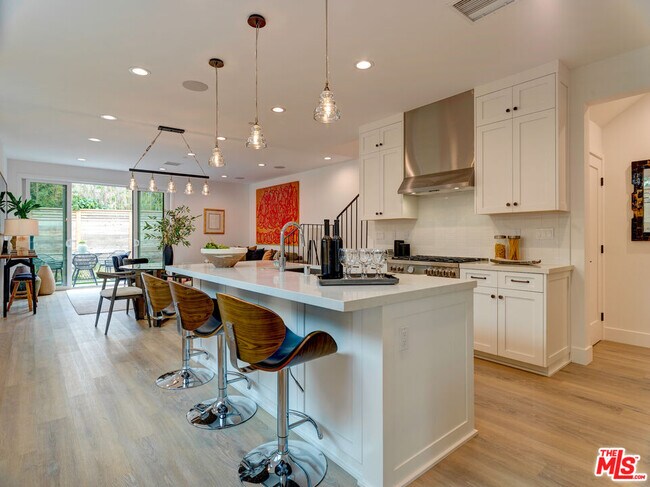 Building Photo - 10560 Ayres Ave
