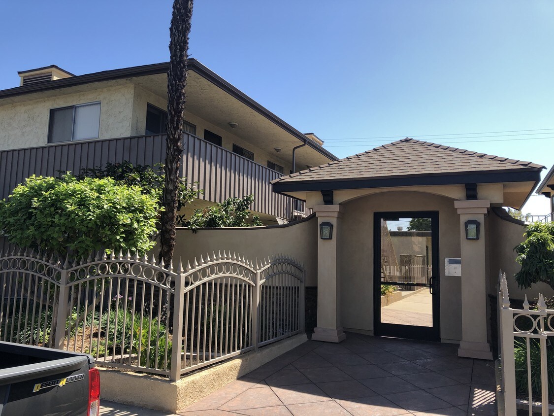 Primary Photo - 308 Harding Ave