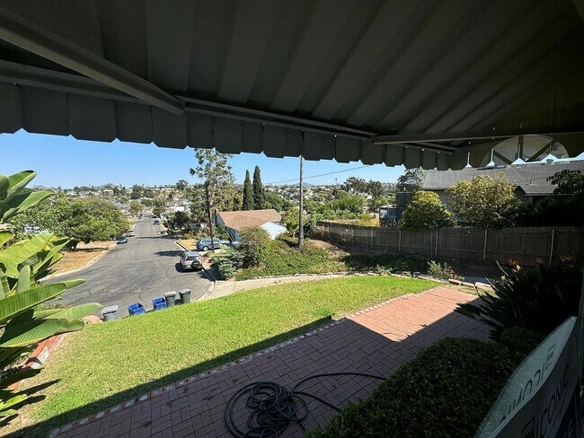 Foto del edificio - 3 Bed/2 Bath House in La Mesa Available fo...