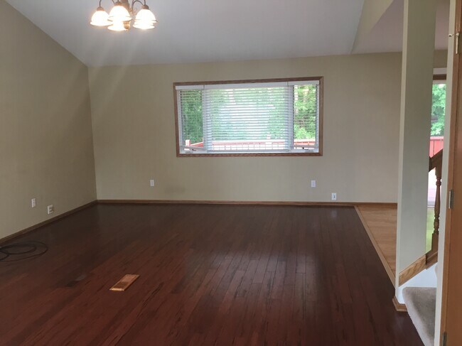 Building Photo - 1057 Kennedy Drive