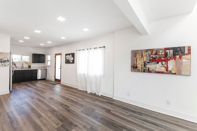 Building Photo - Boyle Heights Stunning Modern Farmhouse