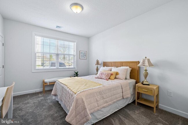 Building Photo - 2203 Lincoln Wy