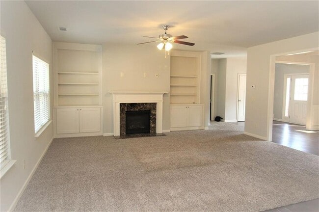 Building Photo - 681 Mimosa Way