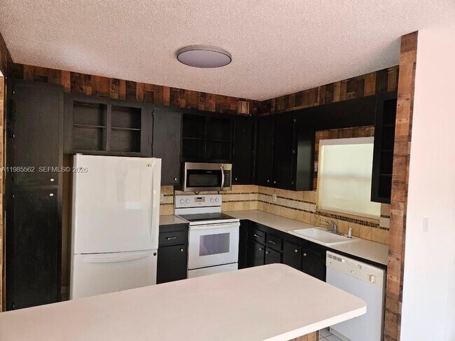 Foto del edificio - 6706 SW 152nd Ct