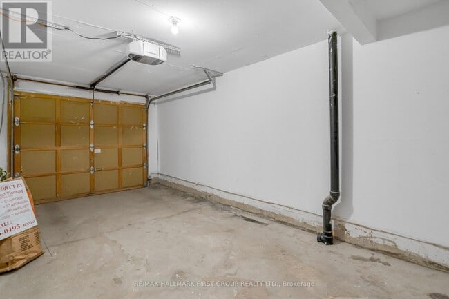 Building Photo - 1250-1250 St Martins Dr