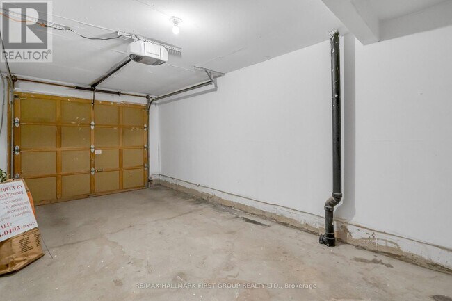 Photo du bâtiment - 1250-1250 St Martins Dr