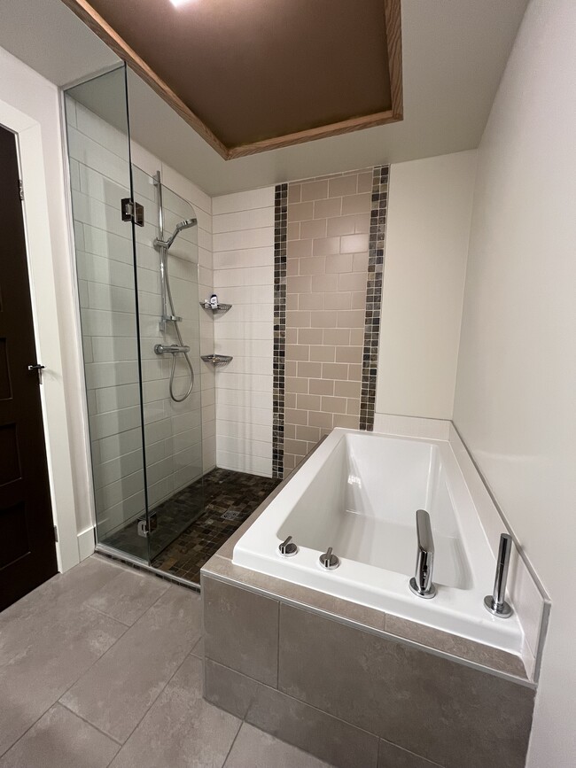 Building Photo - 65 Rue Saint-Paul