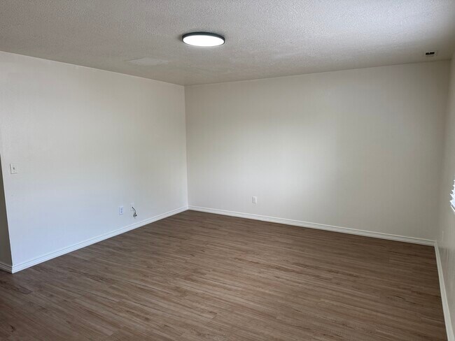 Foto del edificio - 1392 N 260 W