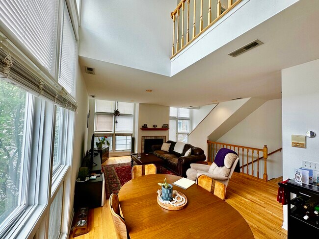Foto del edificio - 3243 N Southport Ave