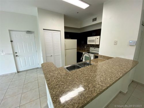 Building Photo - 7330 NW 114th Ave