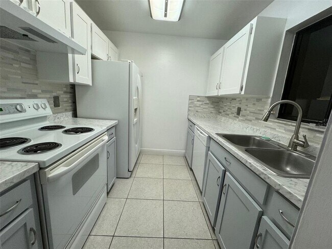 Building Photo - 2304 Inagua Way