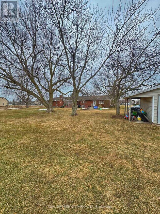 Building Photo - 797 Line 2 Rd