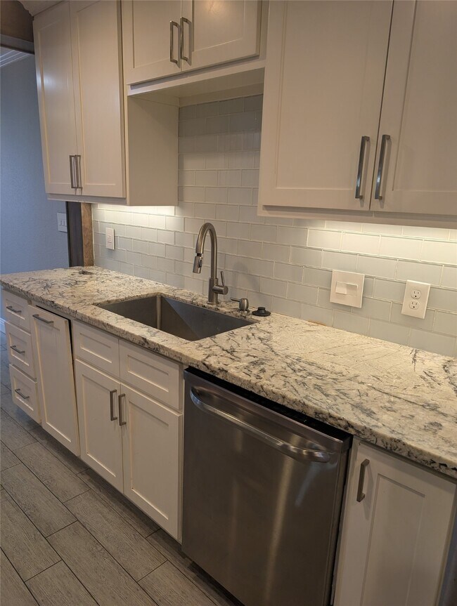 Foto del edificio - 2503 McCue Rd