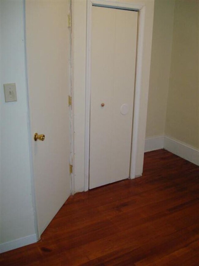Building Photo - 411 W 41st St
