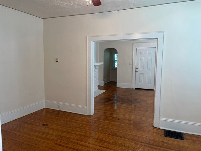 Foto del edificio - Adorable 1 Bedroom Duplex in Wilmore Neigh...