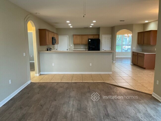Building Photo - 1120 Hollister Dr