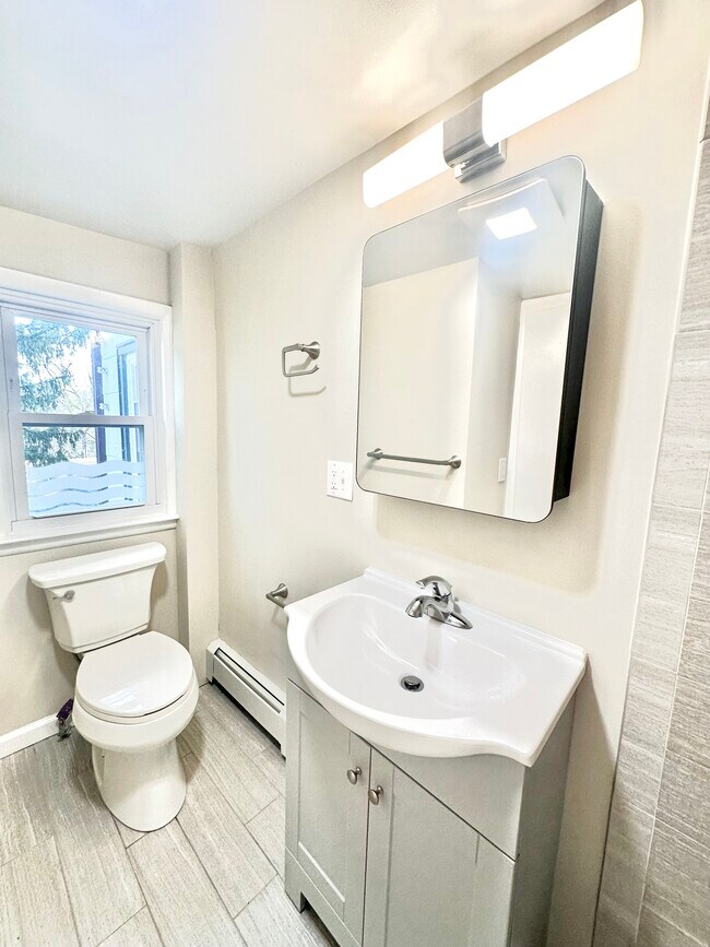 Foto del edificio - 74 Yankee Folly Rd