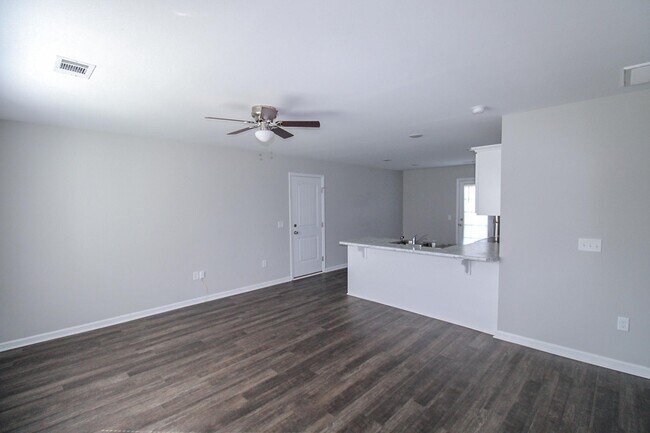 Foto del edificio - 120 Callaway Crescent