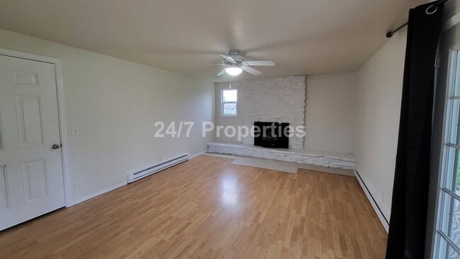 Building Photo - Charming 3 BD I 2 BA Molalla Home