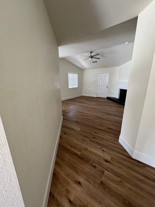 Building Photo - 1024 Michelle Ct