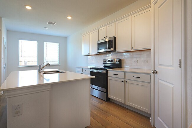 Foto del edificio - 215 Olmstead Dr