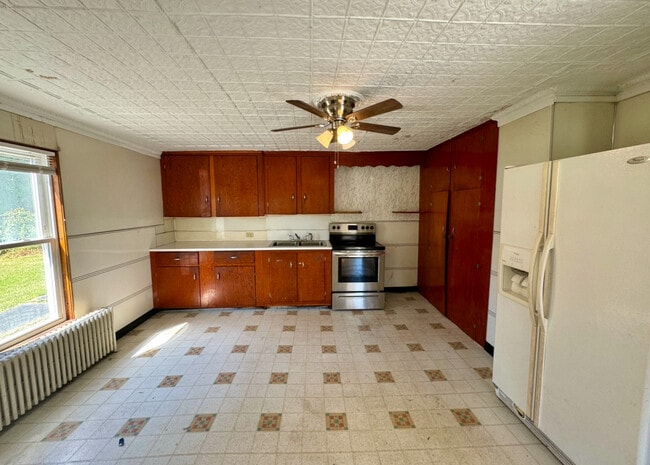 Building Photo - 12 Belding St