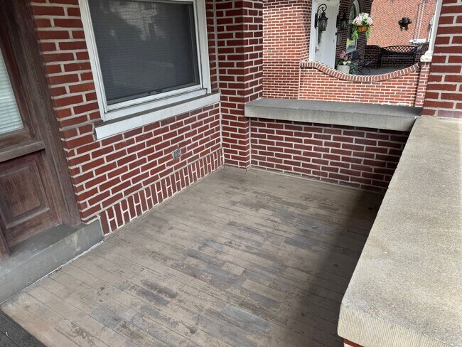 Building Photo - 5 Bedroom Detached Home in fountain Hill