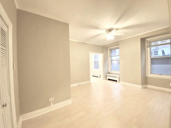 Building Photo - 222 E Chestnut St