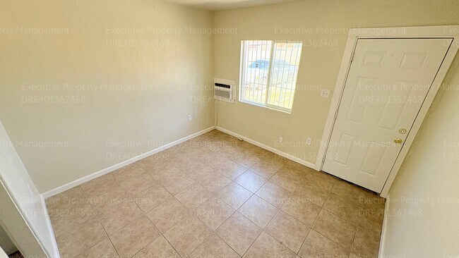 Foto del edificio - 107 E 8th St