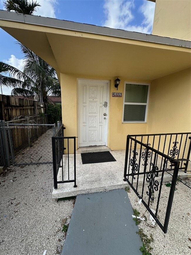 Foto del edificio - 4351 NW 5th St