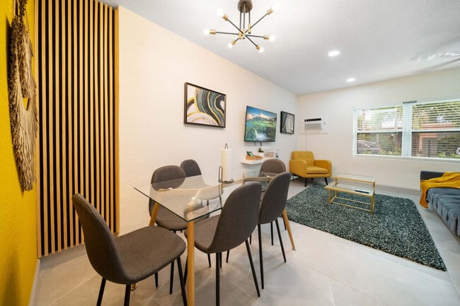 Building Photo - 1416 NE 9th St