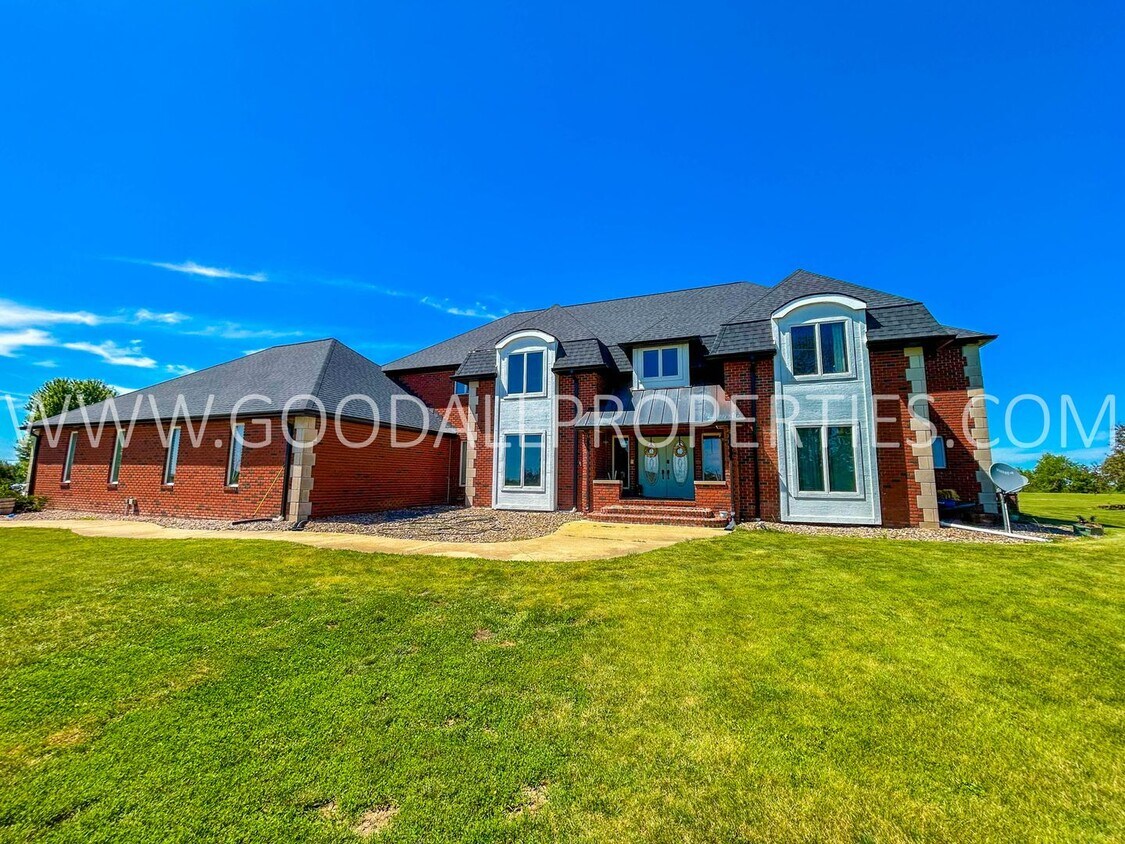 1880 SE Orilla Rd, West Des Moines, IA 50061 House Rental in West Des