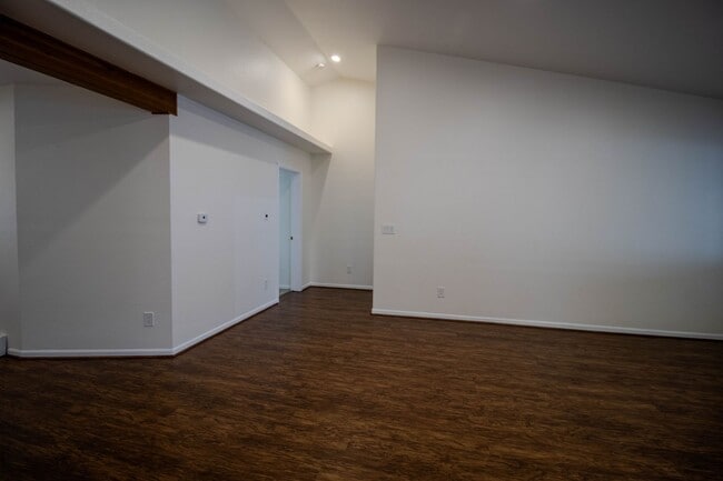Building Photo - 609 Cobblestone Ct