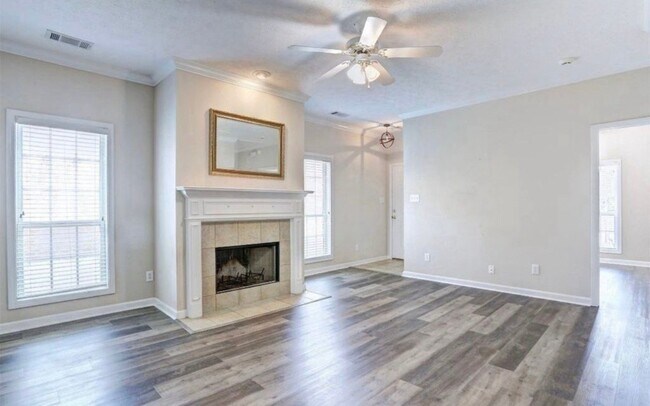 Foto del edificio - 6916 Sandfield Dr