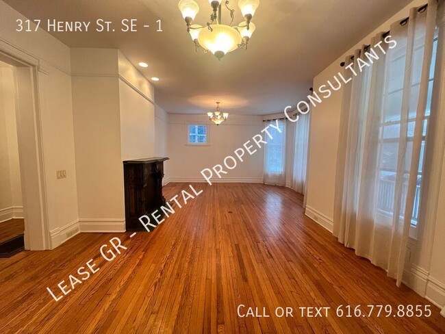 Building Photo - Two Bedroom Spacious Unit in Cherry Hill! ...