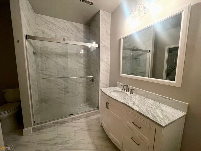 Foto del edificio - 1715 Liberty Ln