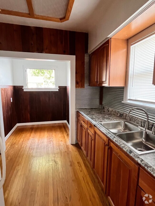 Building Photo - 319 N 34th St
