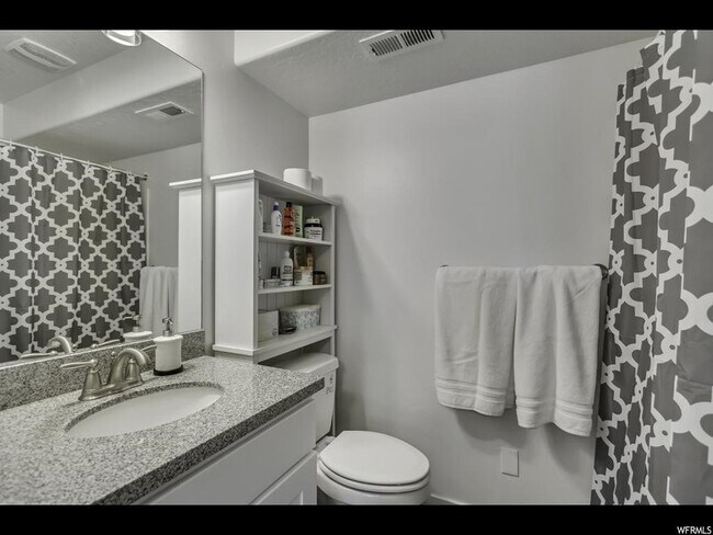 Building Photo - 569 Lewski Ln