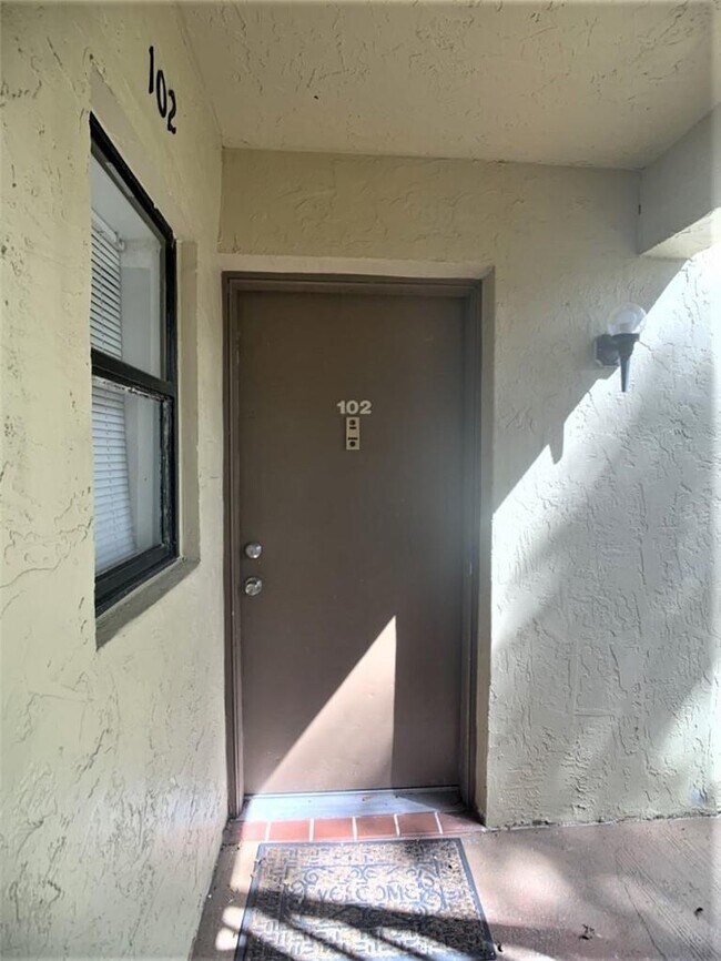 Building Photo - 9806 Hammocks Blvd