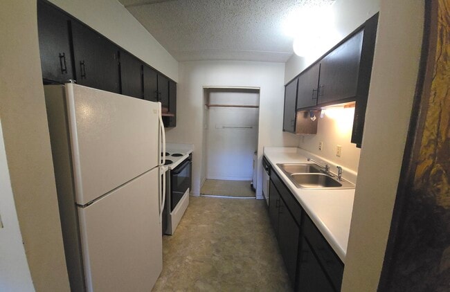 Building Photo - 209 W Miracle Strip Pkwy