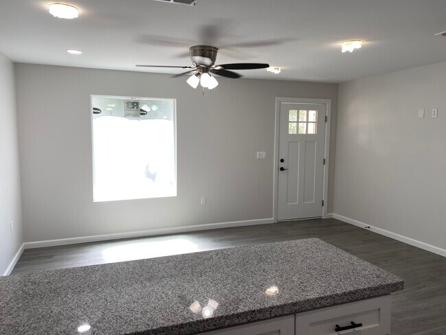 Spacious living room - 1209 Perkins Ave