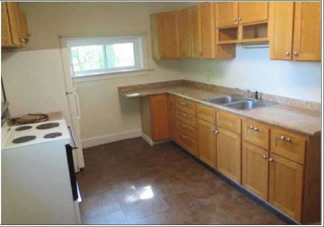 Kitchen - 1640 College Ave