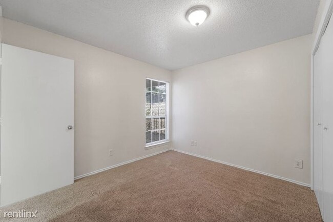 Building Photo - 6001 Oakland Hills Dr